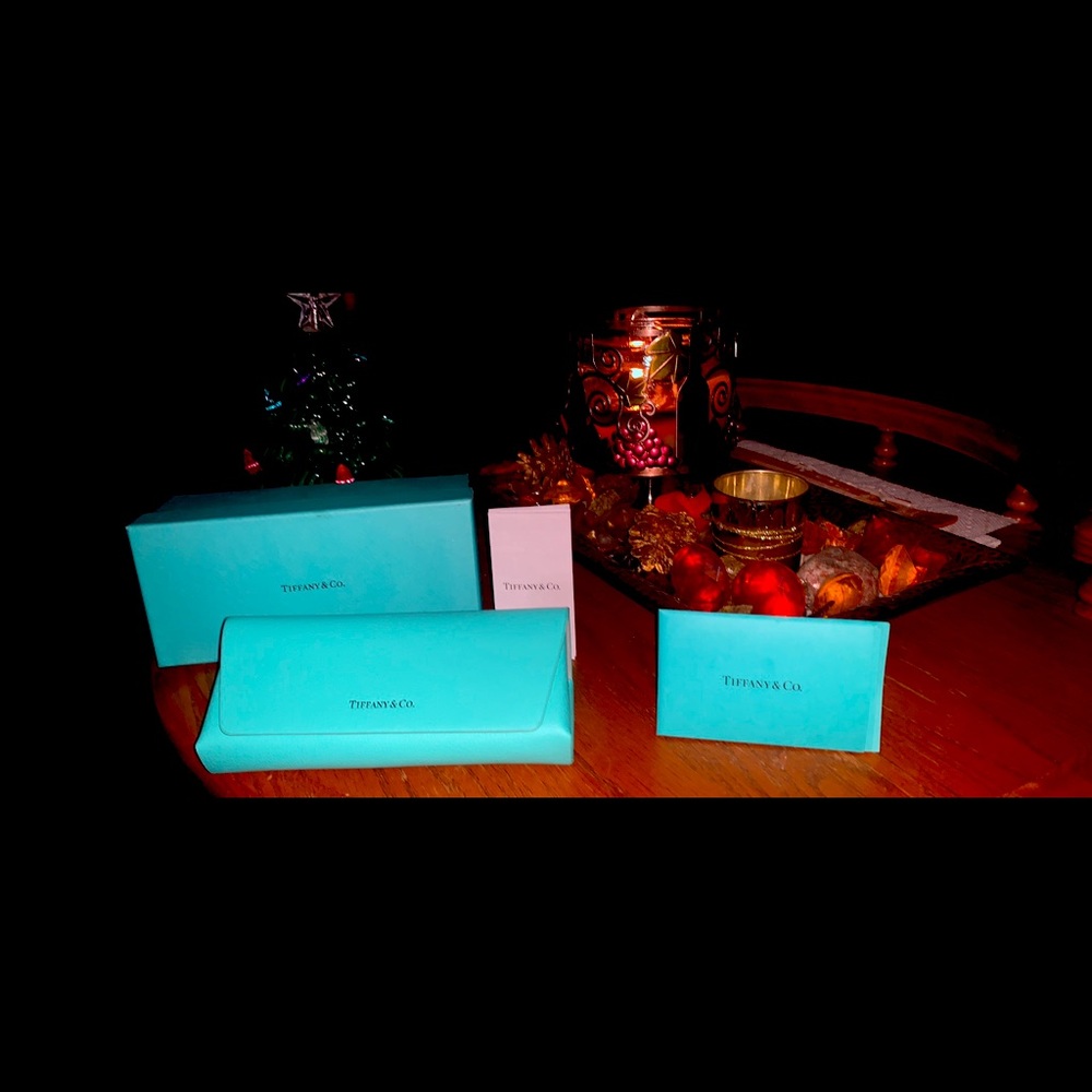 Tiffany’s & Co.beautiful T Blue Soft eye/sun glasses case w/pretty box. $15